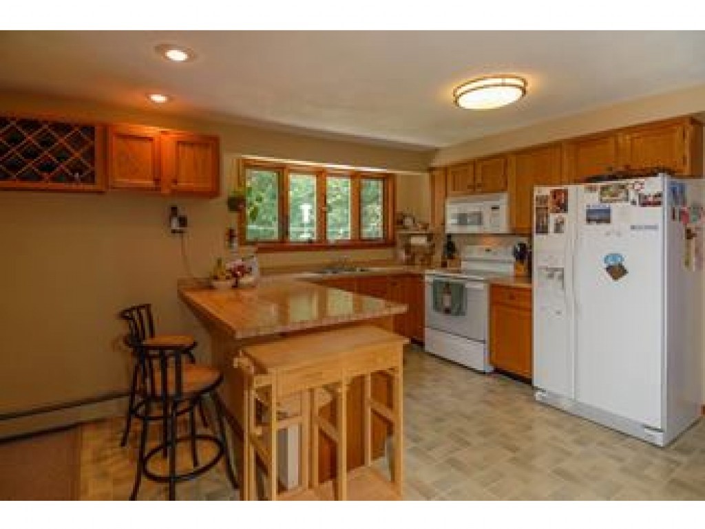 16 Dumbarton Oaks Road Stratham, NH 03885 - Photo 8 of 28
