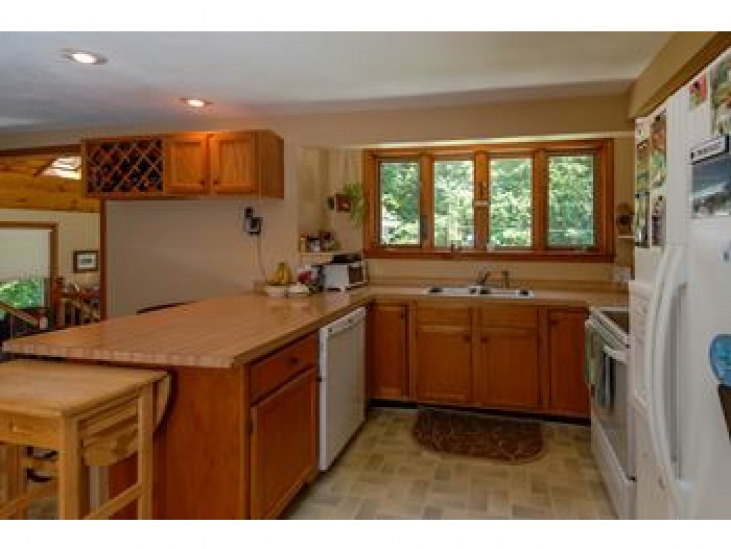 16 Dumbarton Oaks Road Stratham, NH 03885 - Photo 10 of 28