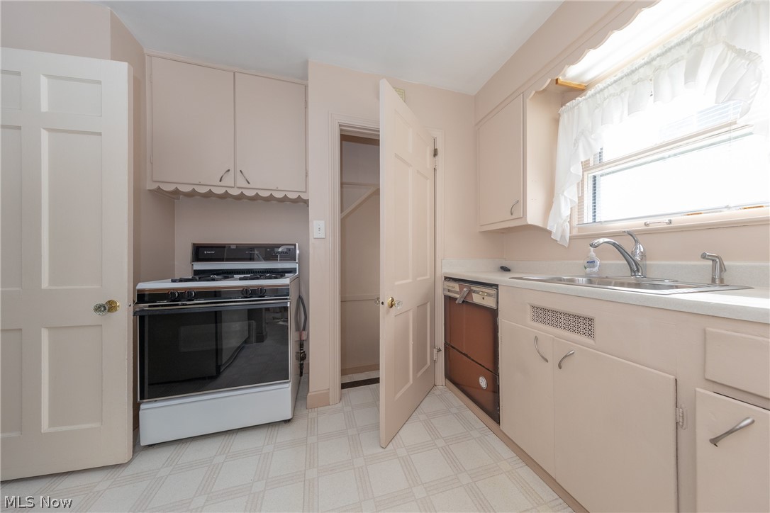 1551 Lander Road Cleveland, OH 44124 - Photo 6 of 30 Gallery Image 6