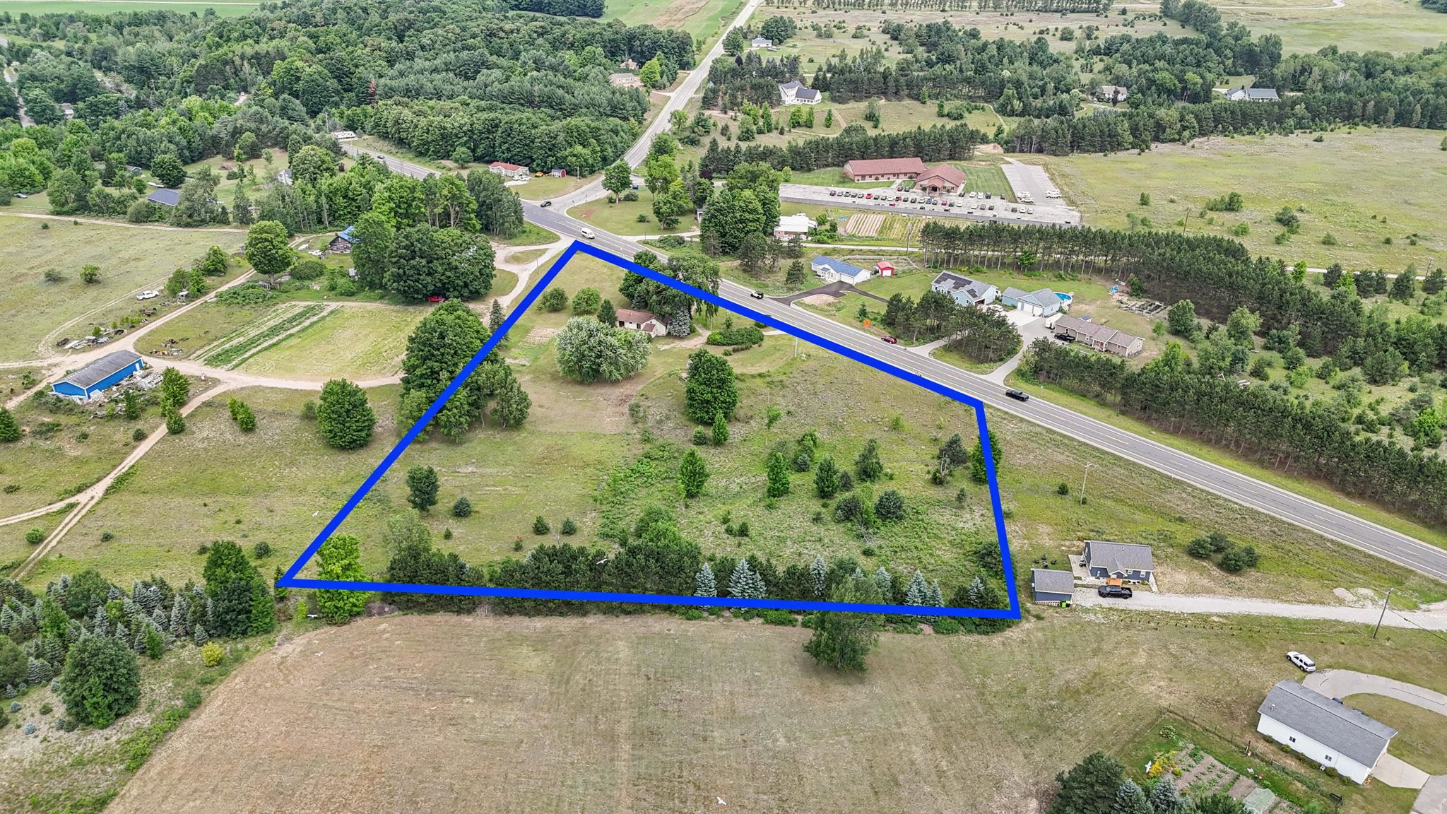 1280 South Garfield Road Traverse City, MI 49696 - Photo 2 of 51 1936618-d7bd2f24-c6ff-47ce-9373-ef301696da92.JPG