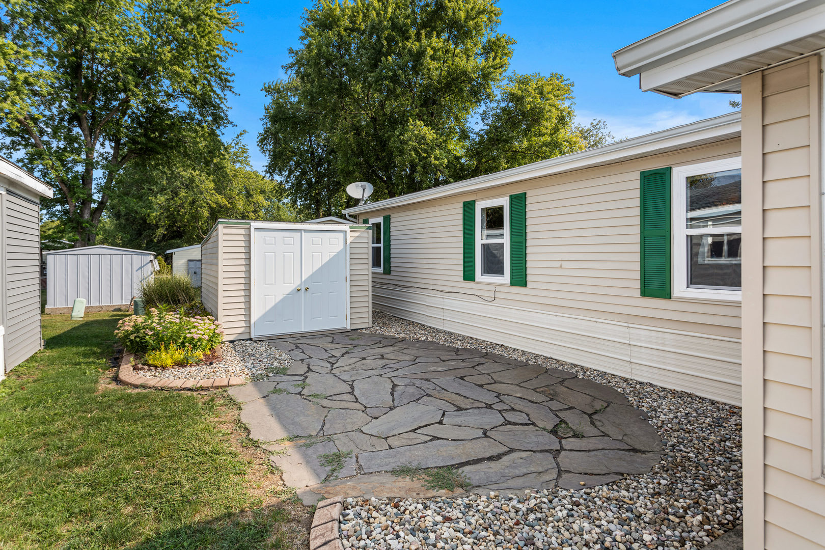 628 Williamson Street Mahomet, IL 61853 - Photo 8 of 36 a backyard of a house with lots of green space