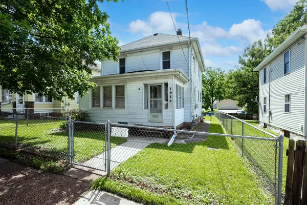 $119,900 | 1913 10th Street, Moline, IL 61265