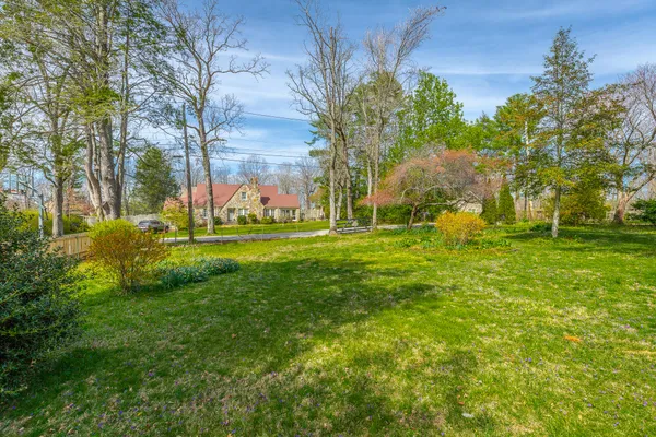 $825,000 | 607 Carolina Avenue, Signal Mountain, TN 37377