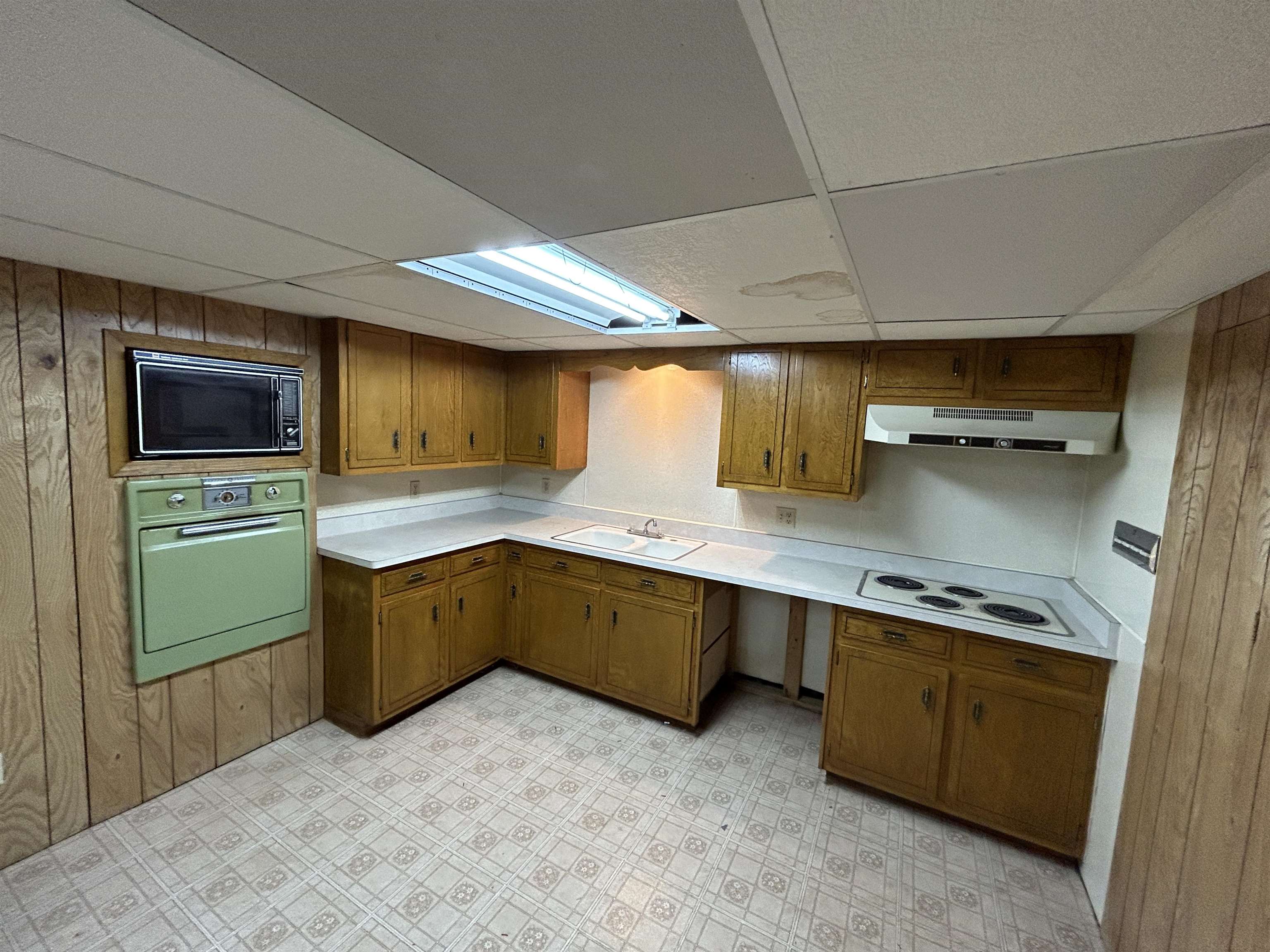 4929 Bates Road Belvidere, IL 61008 - Photo 54 of 61 a kitchen with stainless steel appliances a sink and cabinets