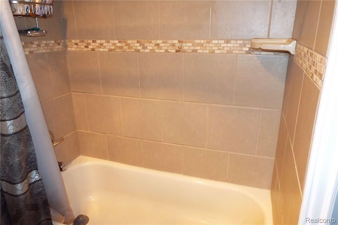16600 Faulman Road Clinton Township, MI 48035 - Photo 22 of 32 23master bath 2.JPG