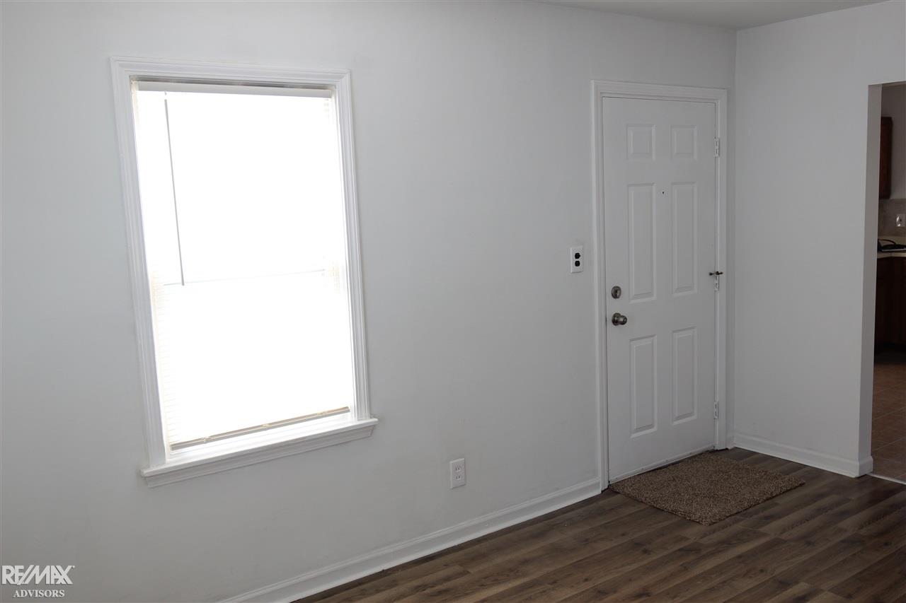 22124 Rausch Avenue Eastpointe, MI 48021 - Photo 5 of 14 31376689-4.JPG