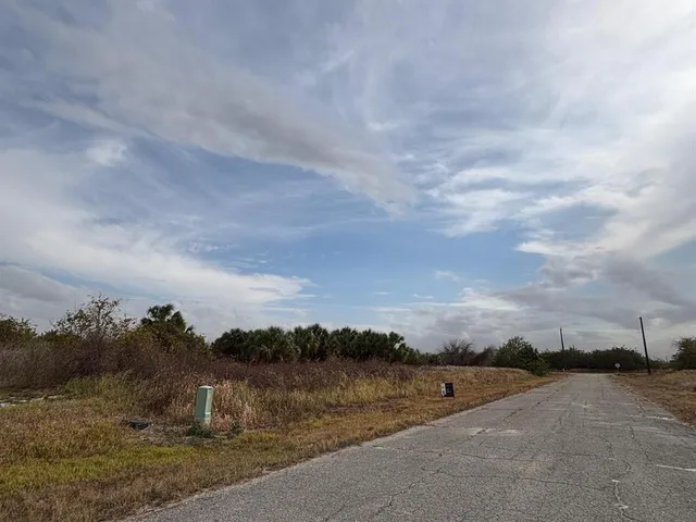 $100,000 | 305 Song Court, LaBelle, FL 33935