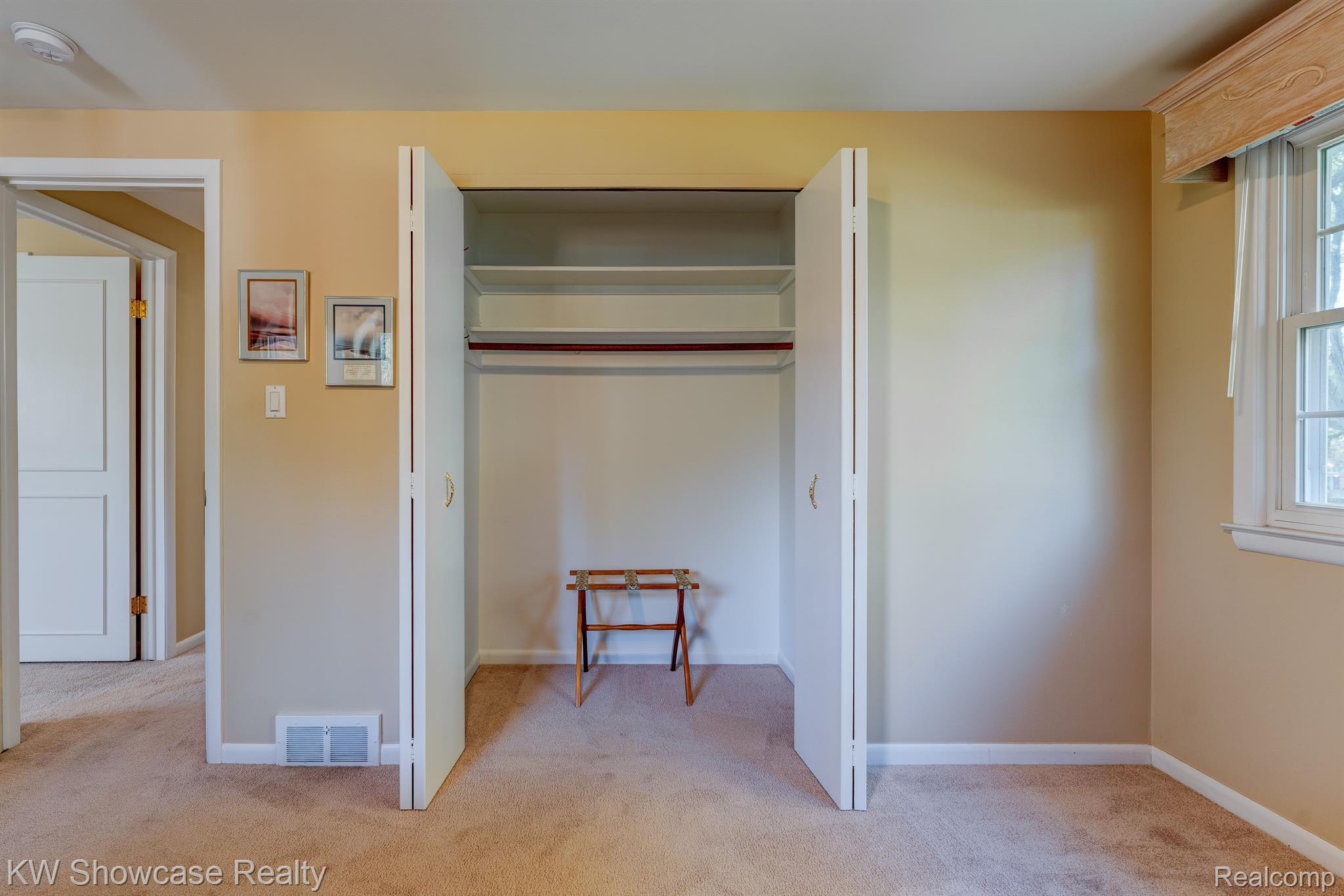 7131 Springridge Road West Bloomfield, MI 48322 - Photo 26 of 47 3rd bedroom with dual closets.