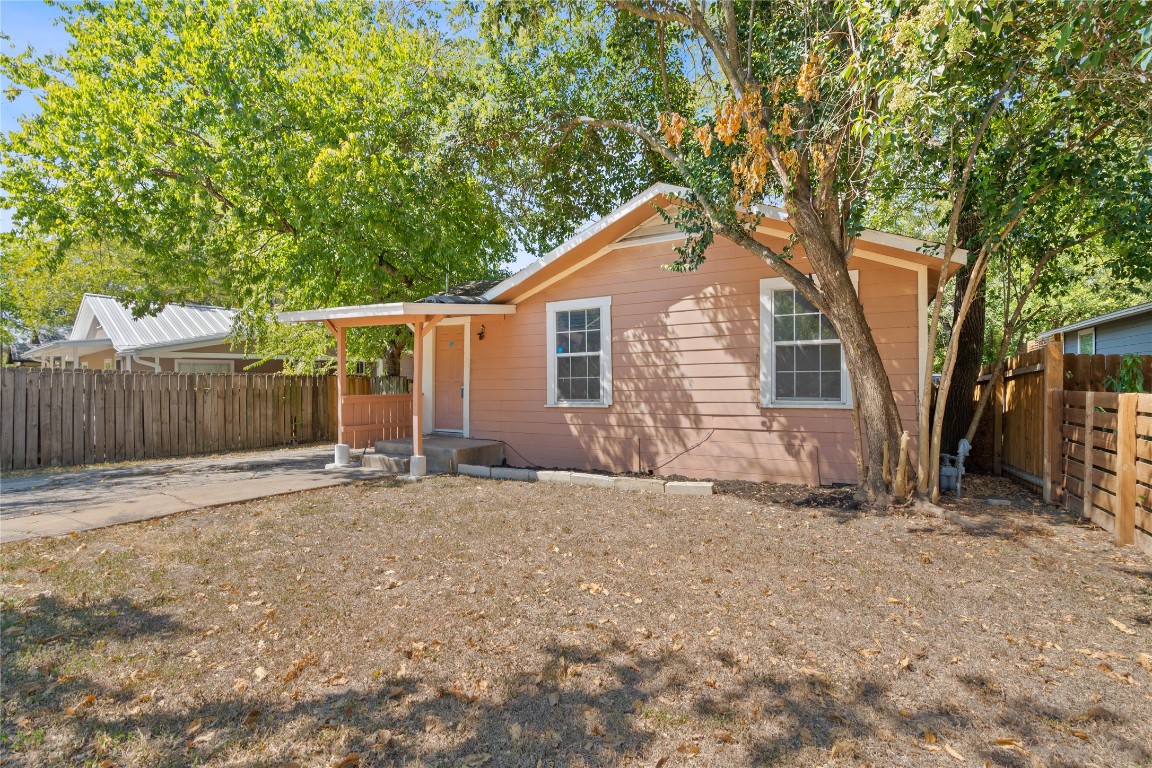 1114 Eleanor Street Austin, TX 78721 - Photo 5 of 5 a backyard of a house