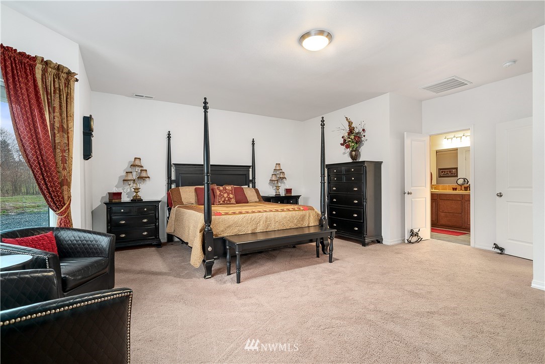 316 Pleasant Hill Road Chehalis, WA 98532 - Photo 15 of 30 a bedroom with furniture and a closet