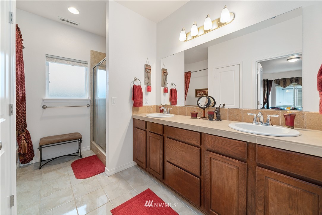 316 Pleasant Hill Road Chehalis, WA 98532 - Photo 18 of 30 a bathroom with a sink vanity and mirror