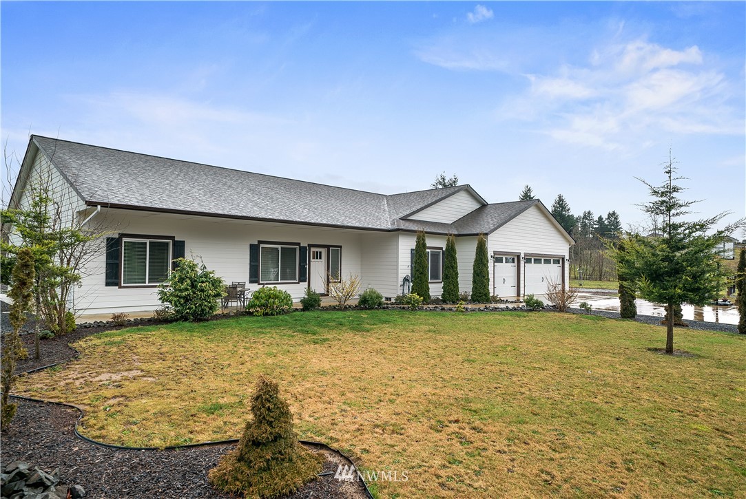 316 Pleasant Hill Road Chehalis, WA 98532 - Photo 3 of 30 a front view of a house with garden
