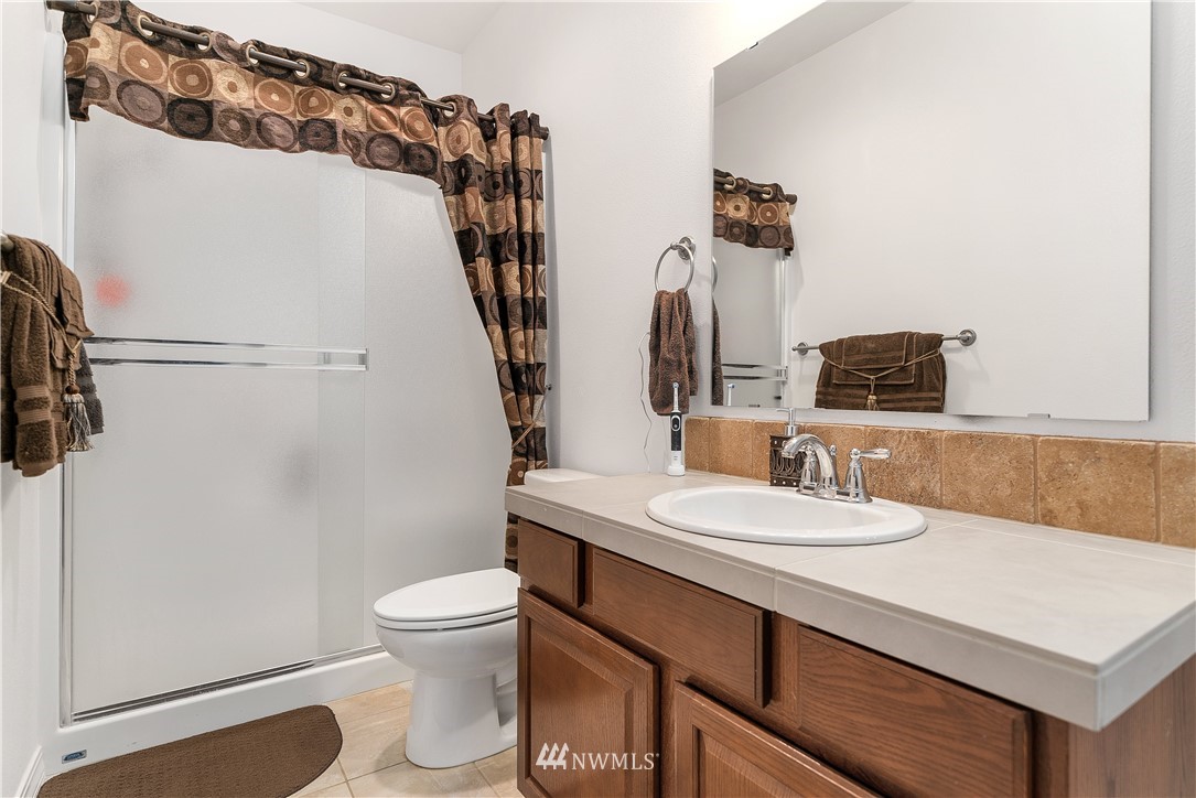 316 Pleasant Hill Road Chehalis, WA 98532 - Photo 25 of 30 a bathroom with a sink vanity mirror and toilet