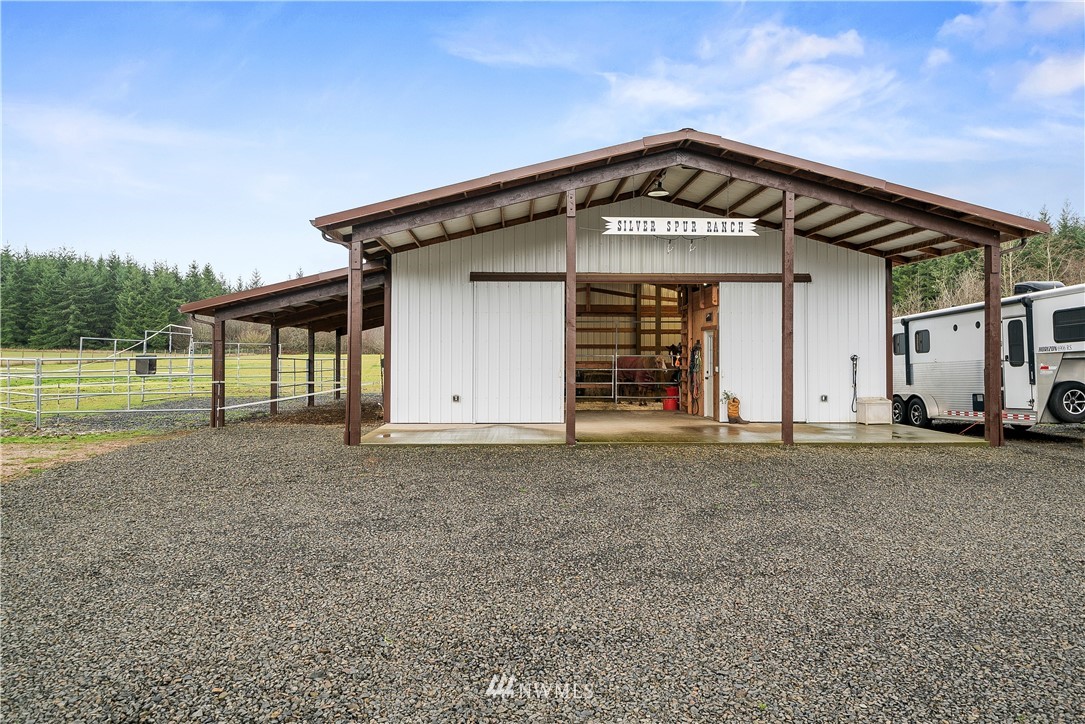 316 Pleasant Hill Road Chehalis, WA 98532 - Photo 28 of 30 a front view of a house with a garden