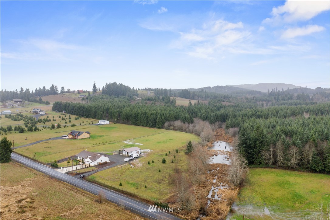 316 Pleasant Hill Road Chehalis, WA 98532 - Photo 30 of 30 a view of a swimming pool with a yard