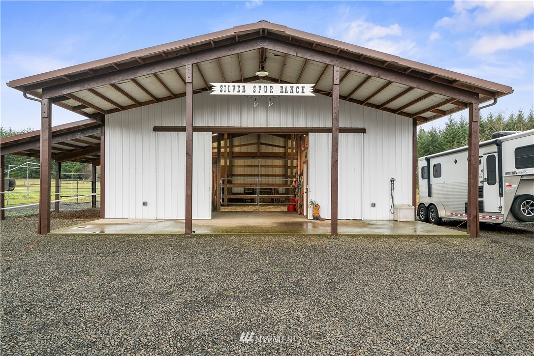 316 Pleasant Hill Road Chehalis, WA 98532 - Photo 4 of 30 a front view of a house with a garage