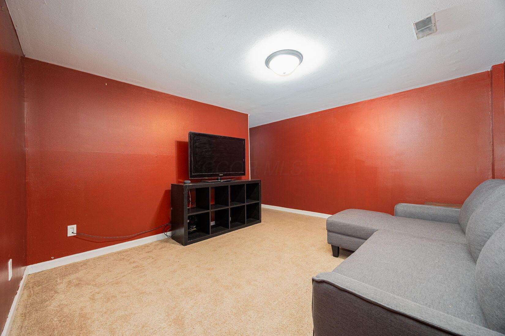 1881 Woodcrest Road Columbus, OH 43232 - Photo 25 of 45 p