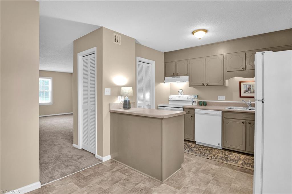 224 Northpoint Avenue, Unit C High Point, NC 27262 - Photo 8 of 16