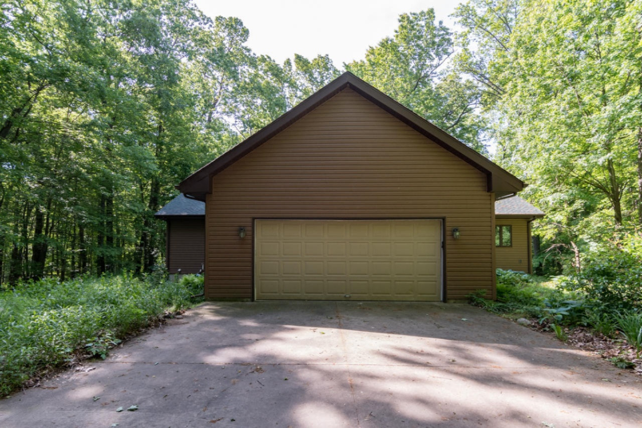 13213 Kane Road Plainwell, MI 49080 - Photo 24 of 24 Garage