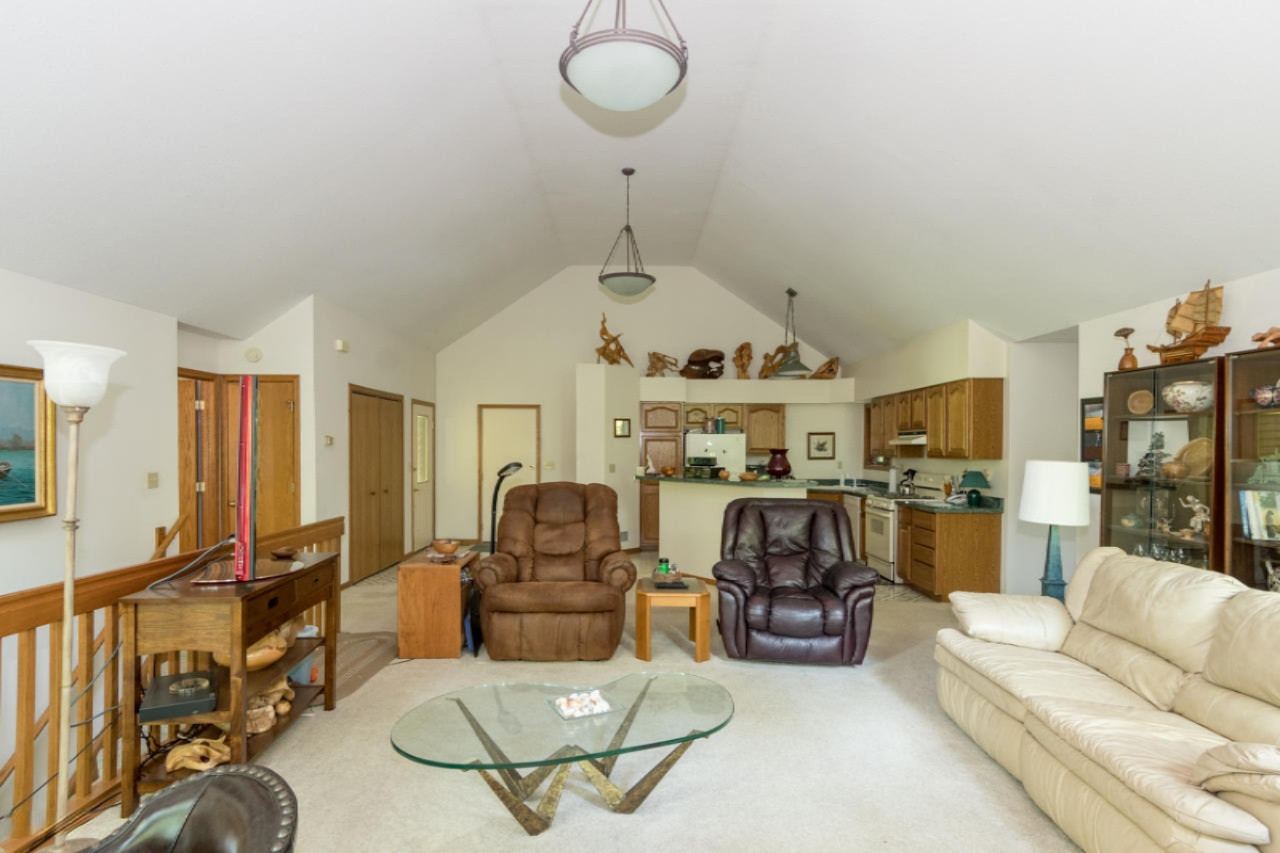 13213 Kane Road Plainwell, MI 49080 - Photo 4 of 24 Living Room