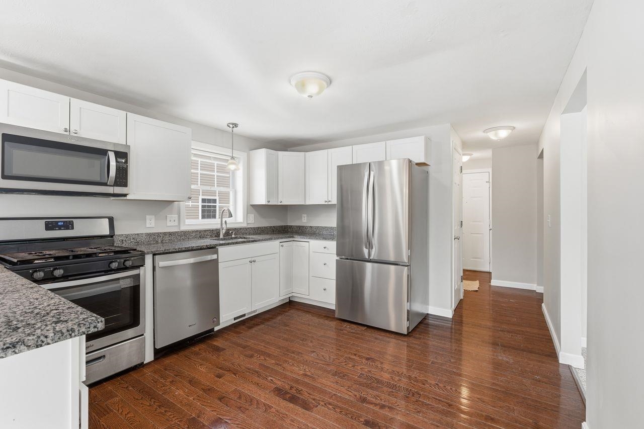 77 Barbara Lane Hudson, NH 03051 - Photo 12 of 33