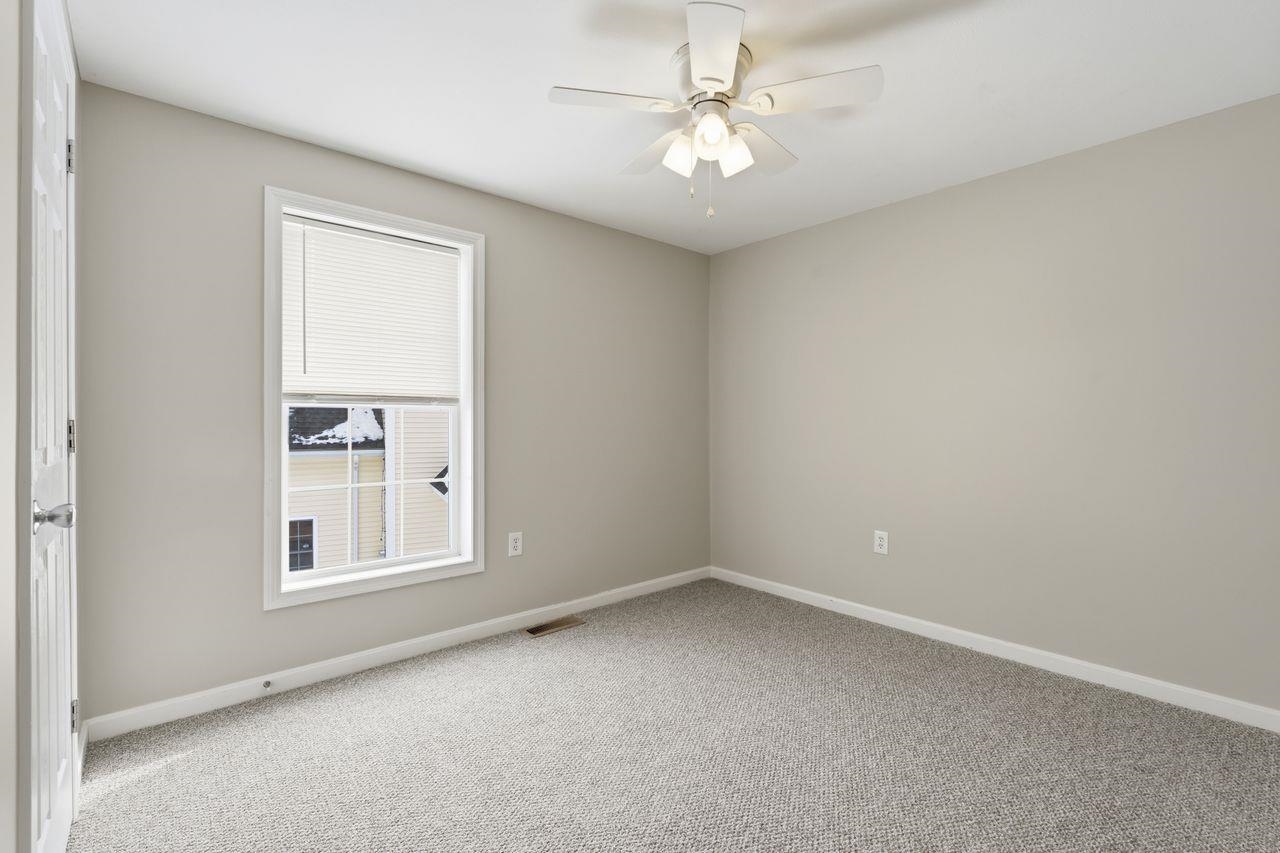 77 Barbara Lane Hudson, NH 03051 - Photo 18 of 33