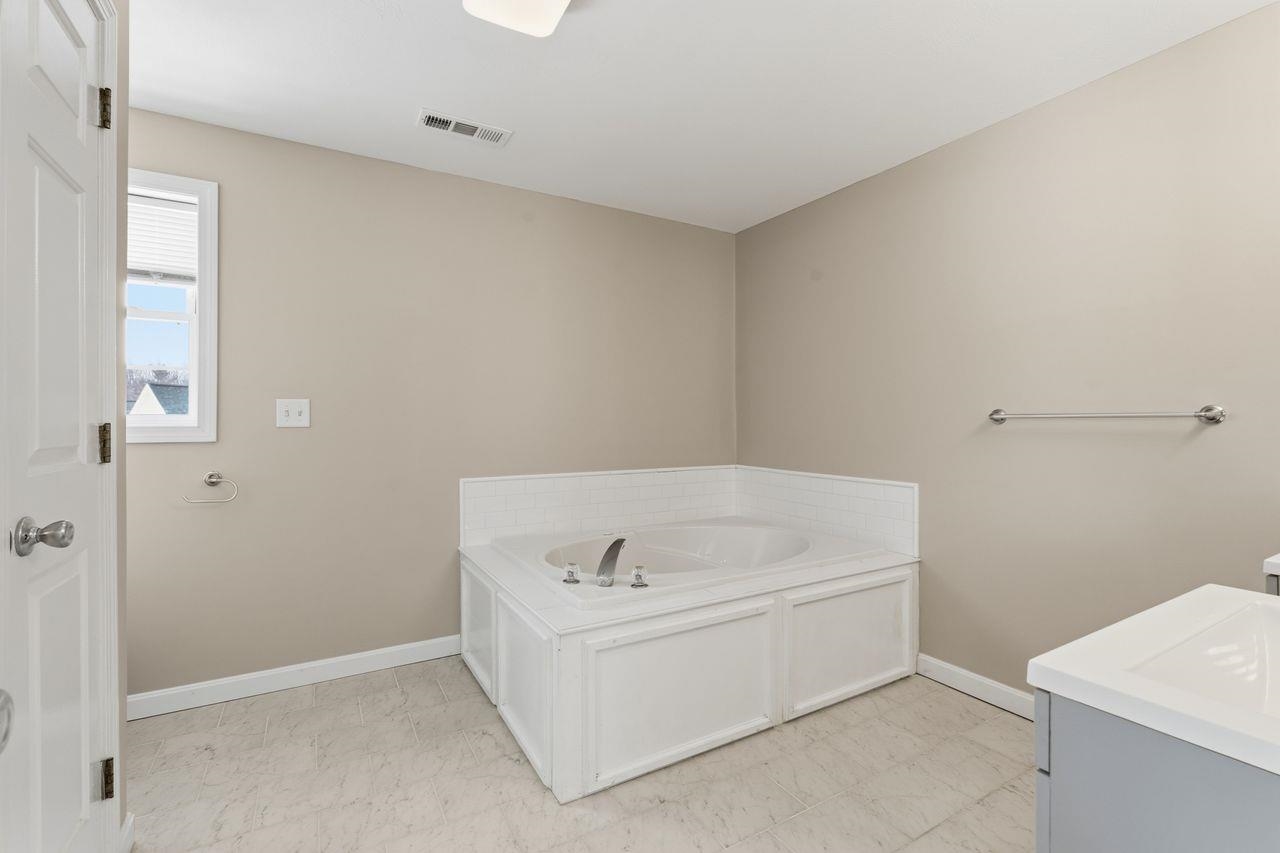 77 Barbara Lane Hudson, NH 03051 - Photo 26 of 33