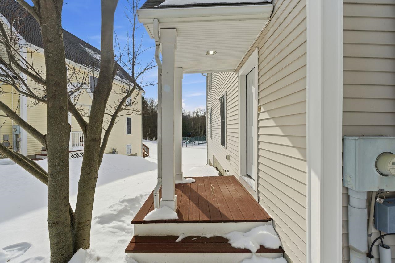 77 Barbara Lane Hudson, NH 03051 - Photo 3 of 33