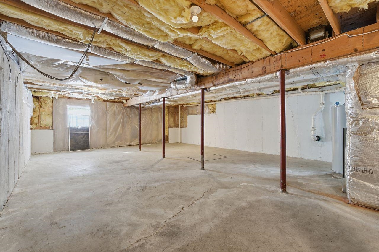 77 Barbara Lane Hudson, NH 03051 - Photo 31 of 33