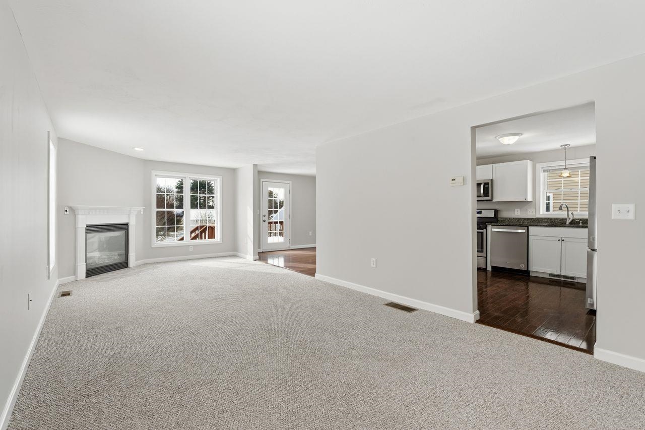 77 Barbara Lane Hudson, NH 03051 - Photo 6 of 33