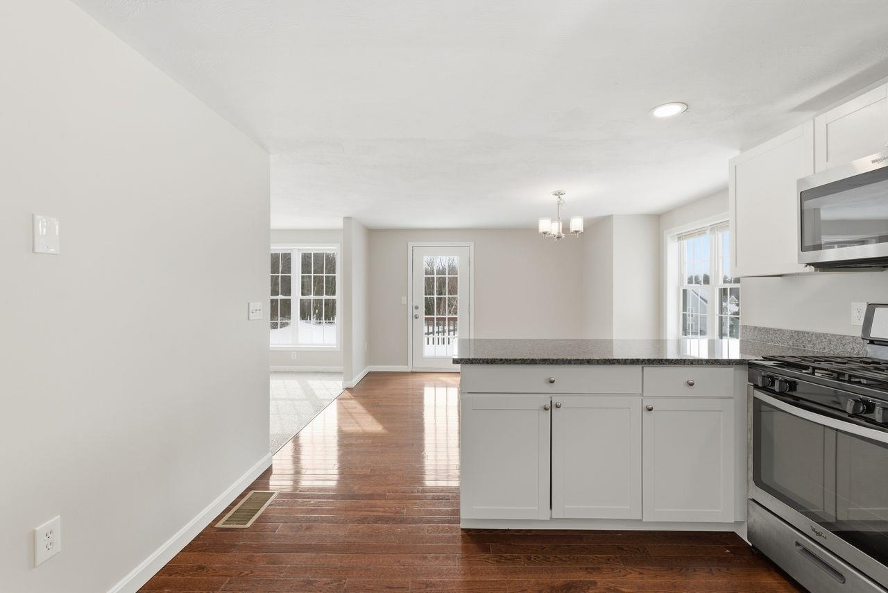 77 Barbara Lane Hudson, NH 03051 - Photo 7 of 33