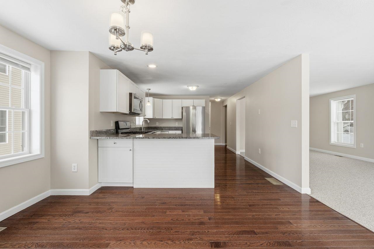 77 Barbara Lane Hudson, NH 03051 - Photo 10 of 33