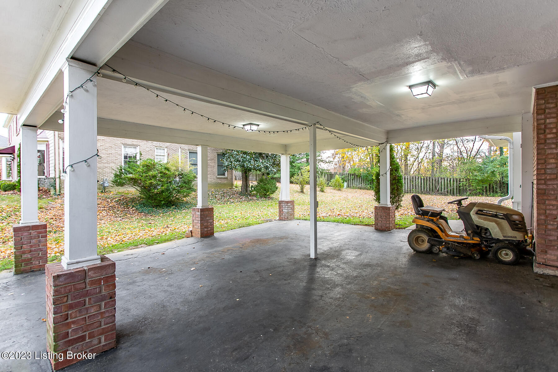 1906 Round Ridge Road Louisville, KY 40207 - Photo 11 of 71 1906 Round Ridge Rd-11