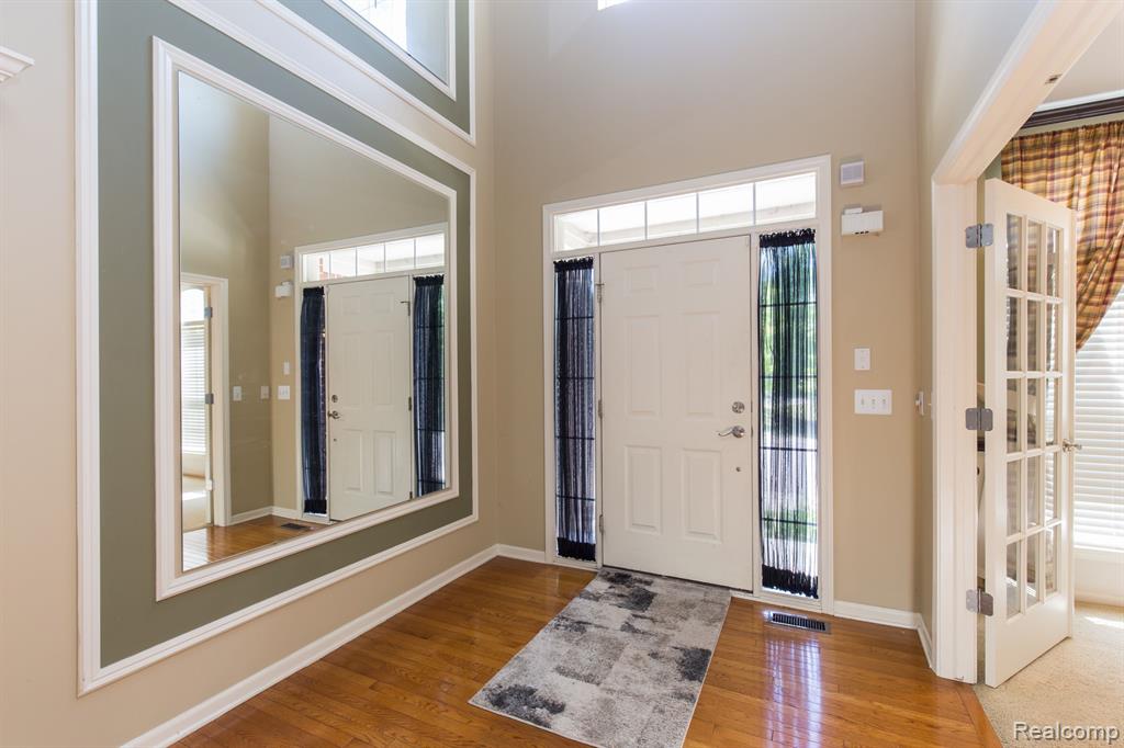 27380 Victoria Road Novi, MI 48374 - Photo 3 of 42