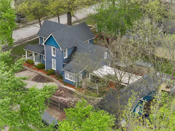 $305,000 | 1009 South Independence Street, Harrisonville, MO 64701