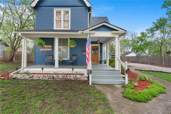 $299,000 | 1009 South Independence Street, Harrisonville, MO 64701