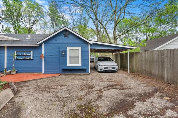 $299,000 | 1009 South Independence Street, Harrisonville, MO 64701