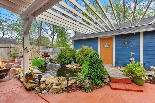 $299,000 | 1009 South Independence Street, Harrisonville, MO 64701