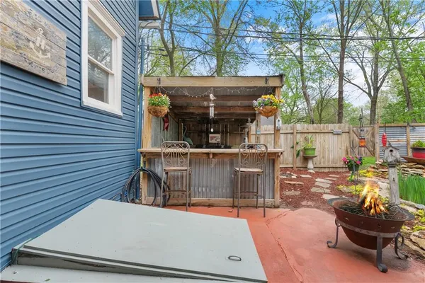 $299,000 | 1009 South Independence Street, Harrisonville, MO 64701