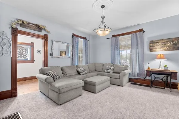 $299,000 | 1009 South Independence Street, Harrisonville, MO 64701