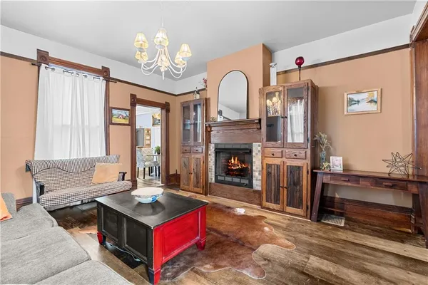 $299,000 | 1009 South Independence Street, Harrisonville, MO 64701