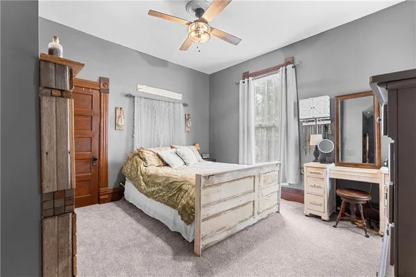 $299,000 | 1009 South Independence Street, Harrisonville, MO 64701
