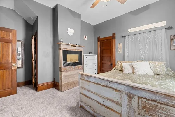 $299,000 | 1009 South Independence Street, Harrisonville, MO 64701