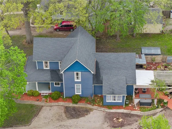 $299,000 | 1009 South Independence Street, Harrisonville, MO 64701