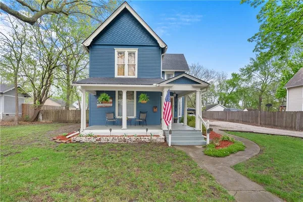 $299,000 | 1009 South Independence Street, Harrisonville, MO 64701