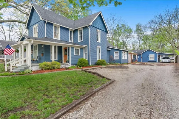 $299,000 | 1009 South Independence Street, Harrisonville, MO 64701