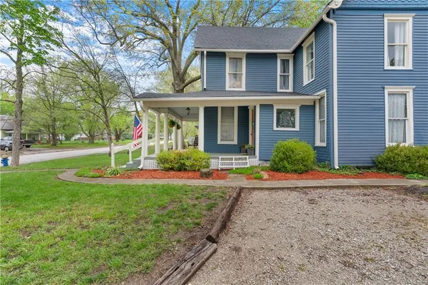 $299,000 | 1009 South Independence Street, Harrisonville, MO 64701