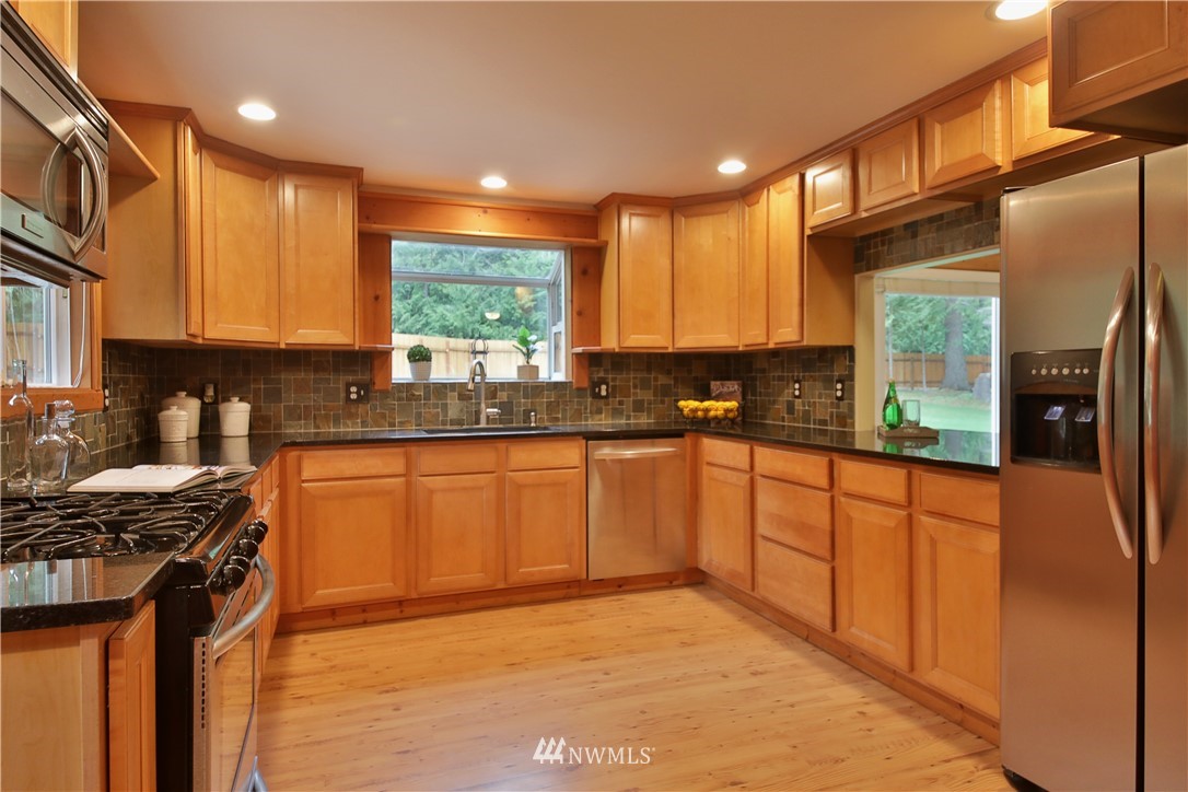 7656 Bailey Road Clinton, WA 98236 - Photo 11 of 40 Gallery Image 11
