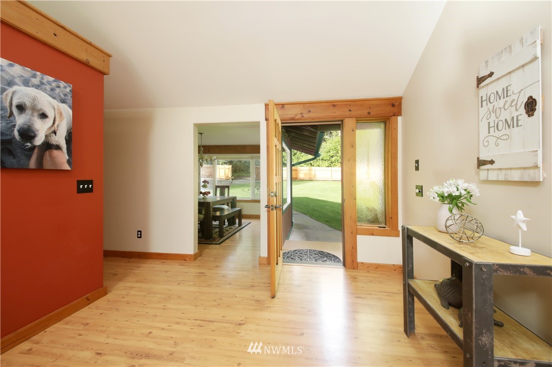 7656 Bailey Road Clinton, WA 98236 - Photo 5 of 40 Gallery Image 5