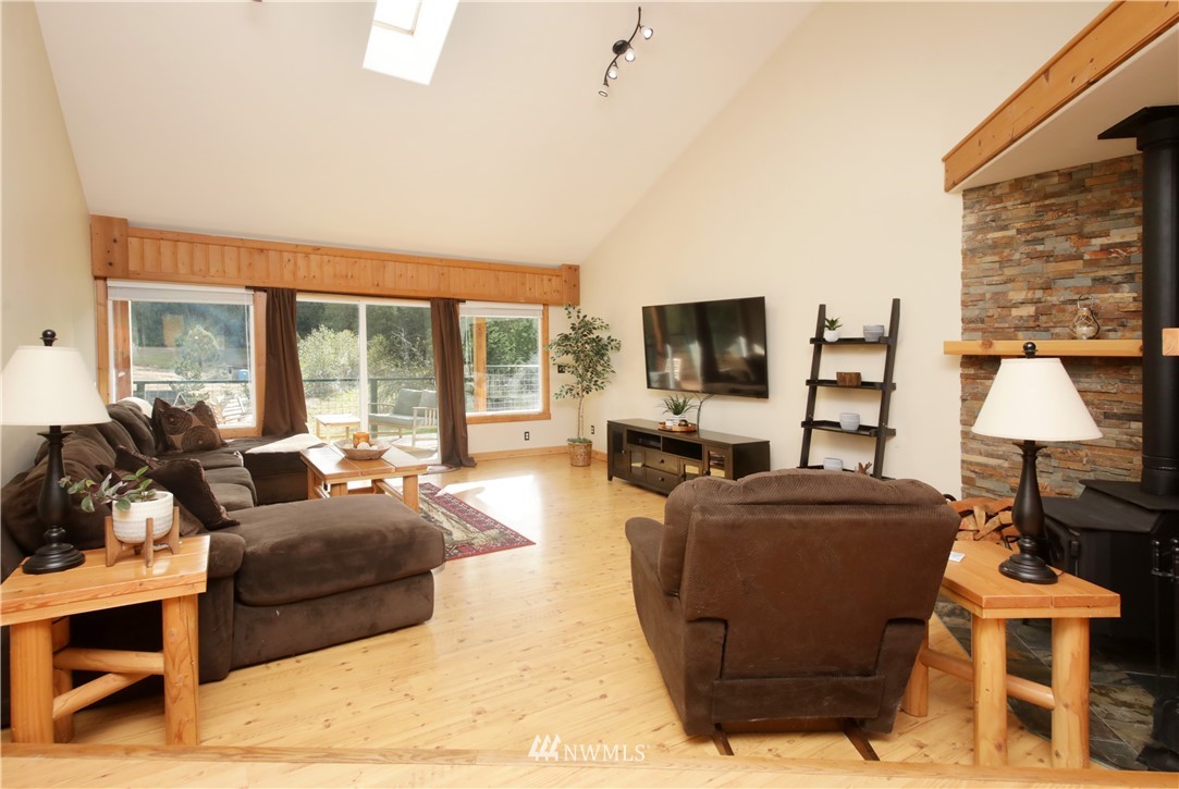 7656 Bailey Road Clinton, WA 98236 - Photo 6 of 40 Gallery Image 6